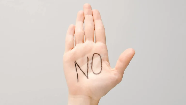 Sınır Çizmenin Suçluluğu: “Hayır” Demek Neden İhanet Gibi Hissettirir?